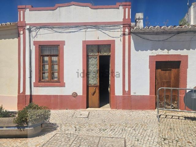Moradia, Salir