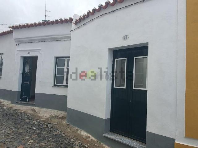 Moradia, Salvador e Santa Maria da Feira