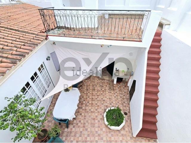 Moradia, Salvador e Santa Maria da Feira