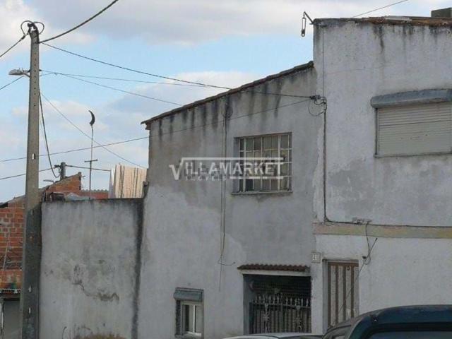 Moradia, Salvador e Santa Maria da Feira