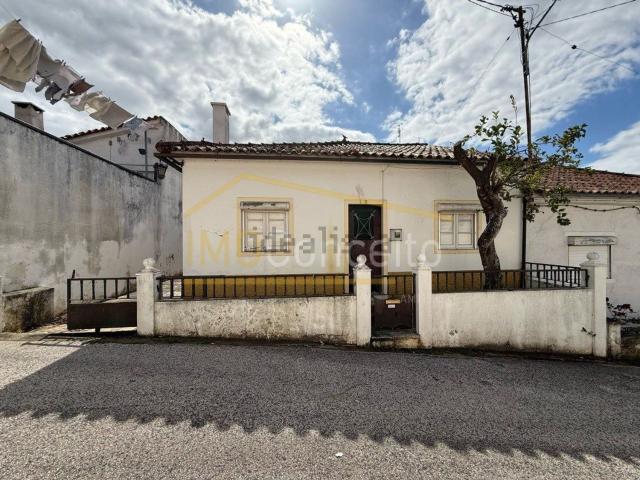 Moradia, Santa Maria Salvador Santiago