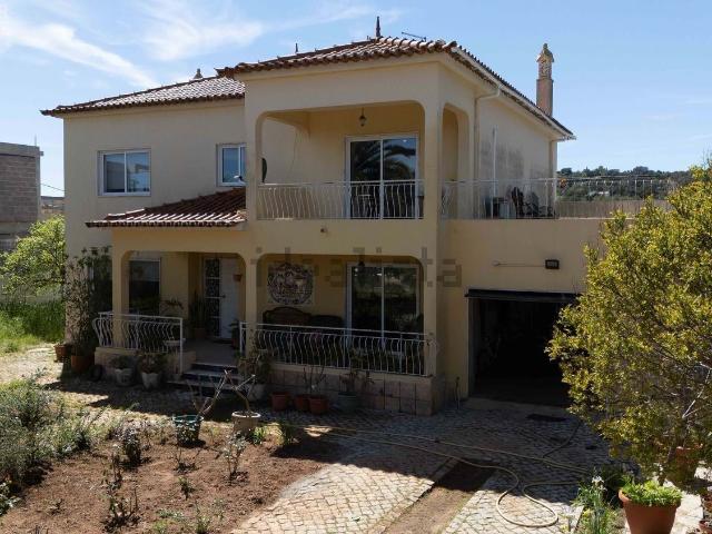 Moradia, Santa Bárbara de Nexe