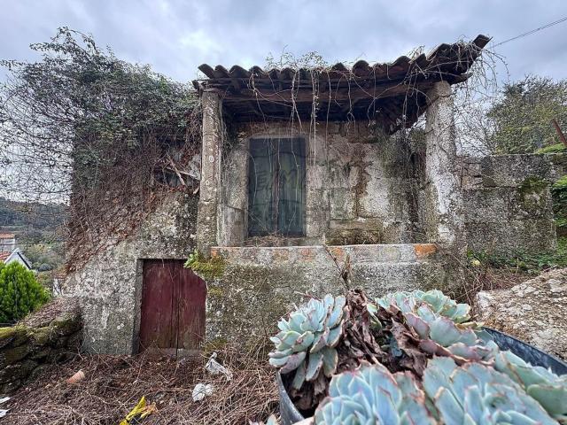 Moradia, Santa Cruz do Douro e São Tomé de Covelas