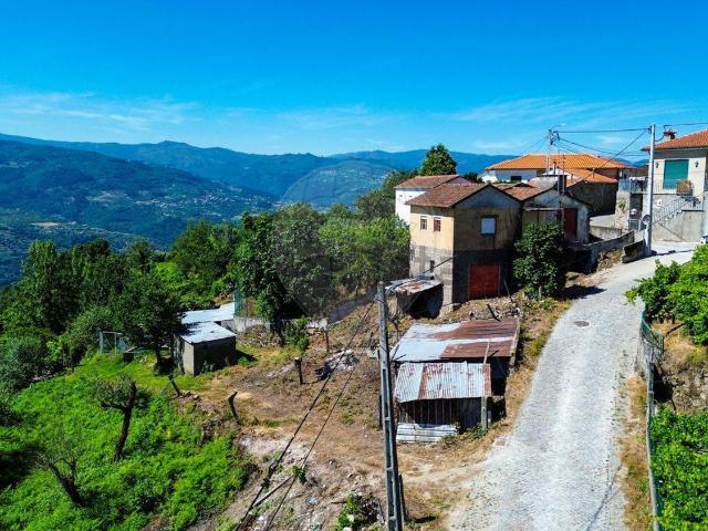 Moradia, Santa Cruz do Douro e São Tomé de Covelas