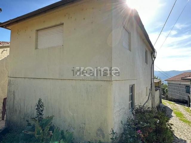 Moradia, Santa Cruz do Douro e São Tomé de Covelas