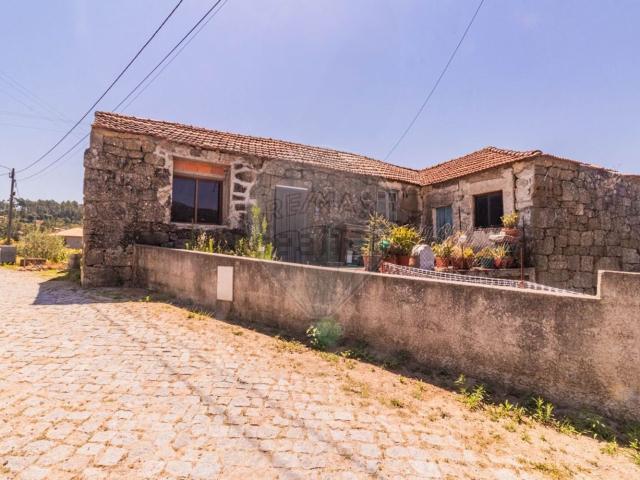 Moradia, Santa Cruz do Douro e São Tomé de Covelas