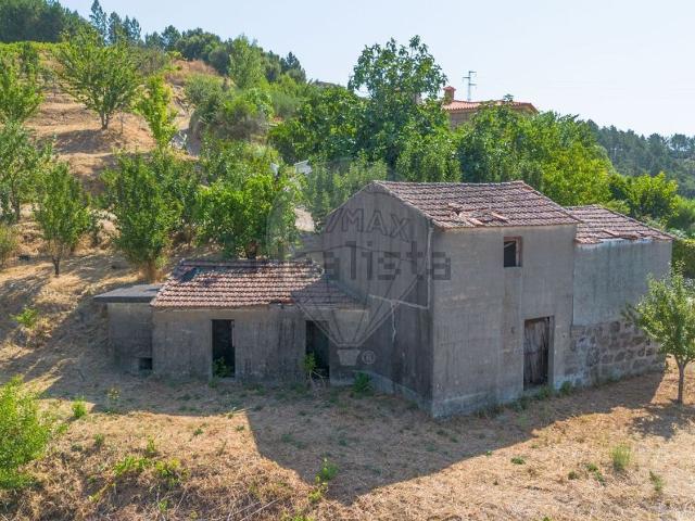 Moradia, Santa Cruz do Douro e São Tomé de Covelas
