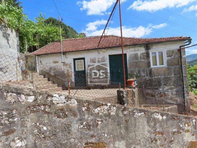Moradia, Santa Leocádia e Mesquinhata
