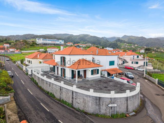Moradia, Santana
