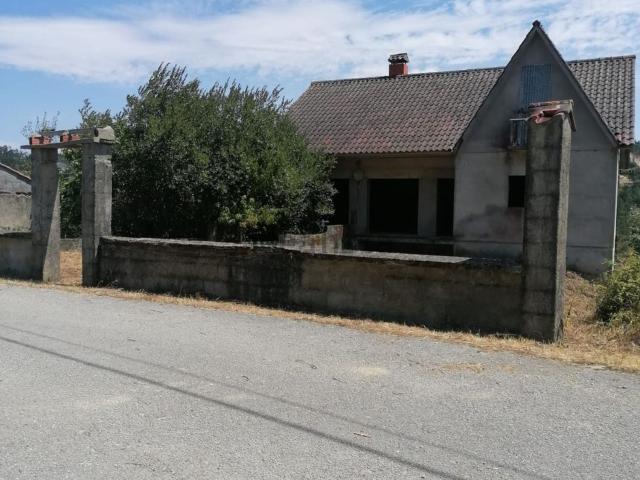 Moradia, Santiago e São Simão de Litém Albergaria dos Doze