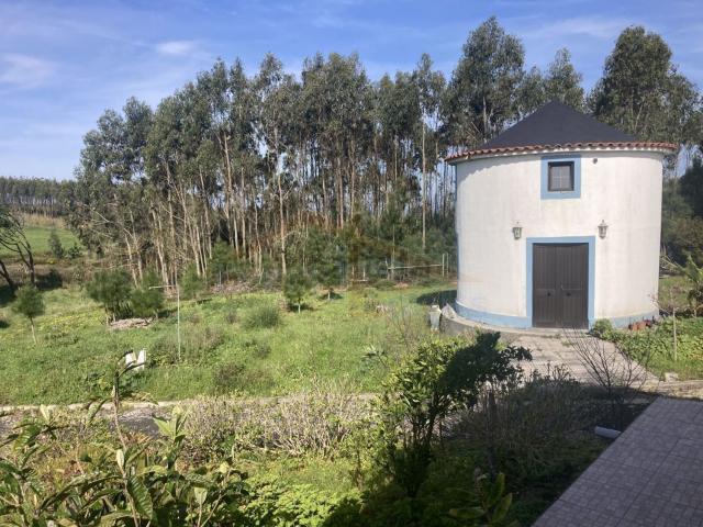 Moradia, Santo Onofre e Serra do Bouro