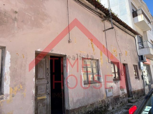 Moradia, Santo Onofre e Serra do Bouro
