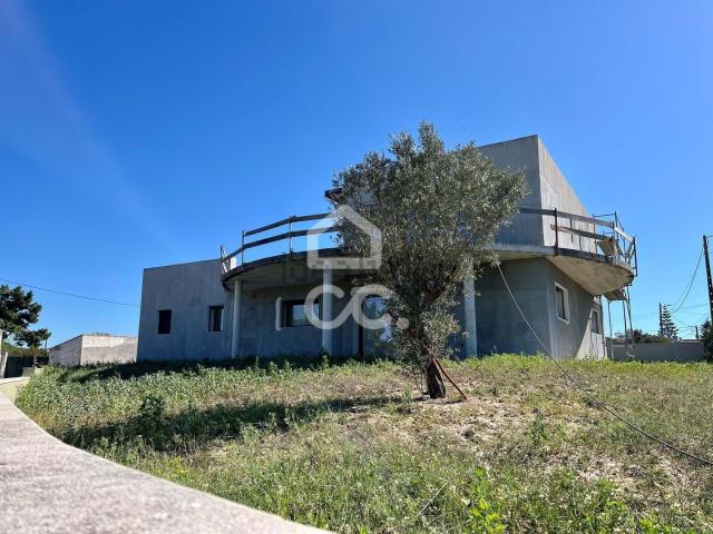 Moradia, Santo Onofre e Serra do Bouro