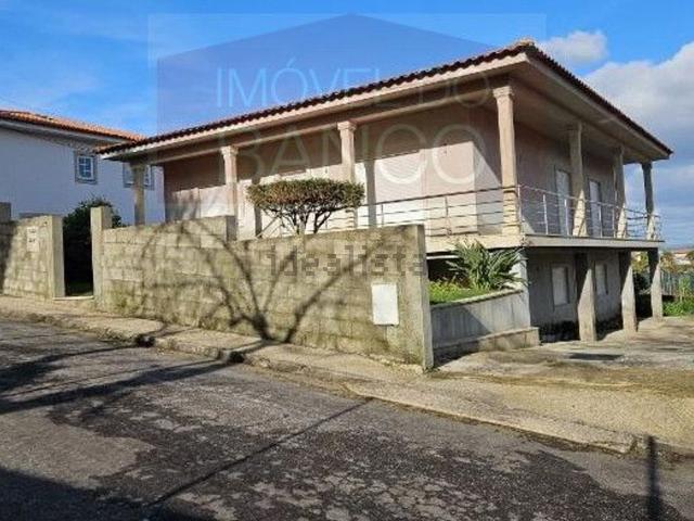 Moradia, Santo Tirso Couto Burgães