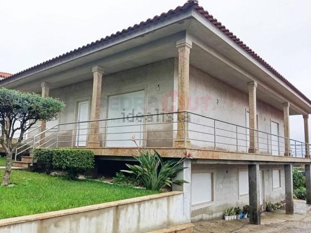 Moradia, Santo Tirso Couto Burgães