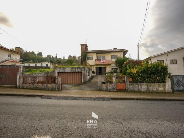 Moradia, Santo Tirso Couto Burgães