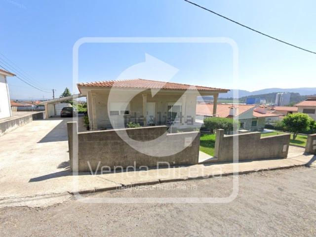 Moradia, Santo Tirso Couto Burgães