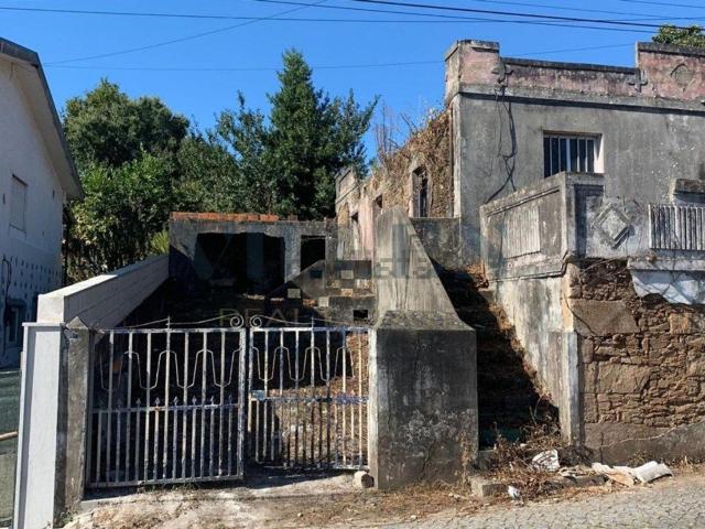 Moradia, Santo Tirso Couto Burgães