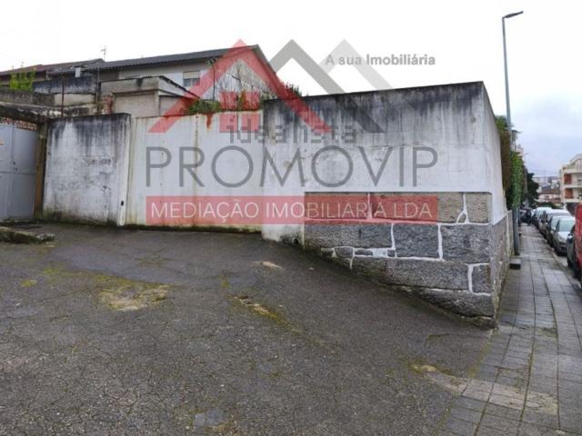 Moradia, Santo Tirso Couto Burgães
