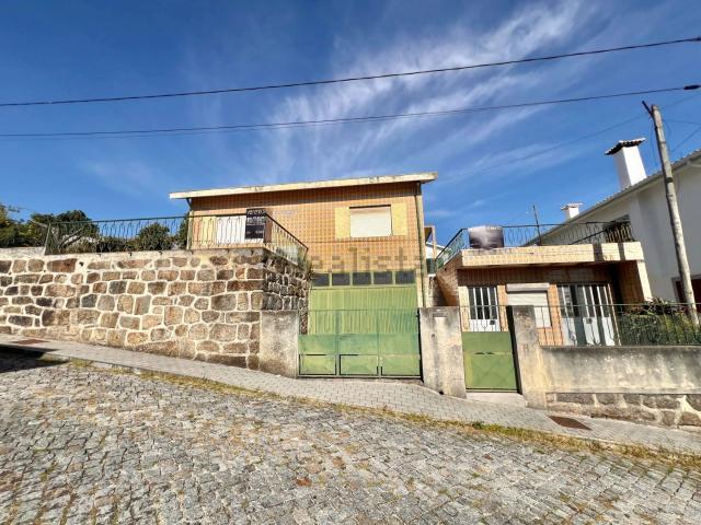 Moradia, Santo Tirso Couto Burgães