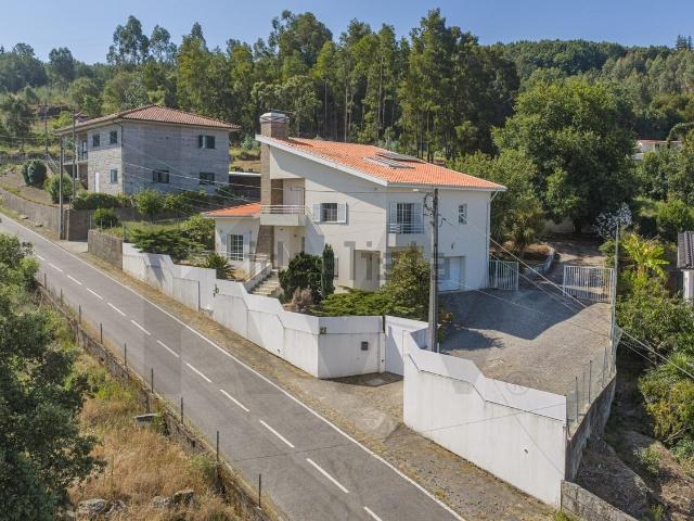 Moradia, Santo Tirso Couto Burgães