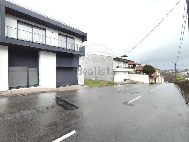 Moradia, Santo Tirso Couto Burgães
