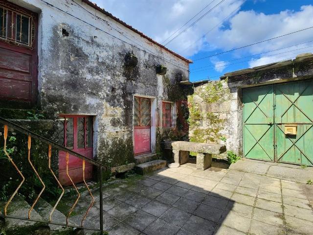 Moradia, Santo Tirso Couto Burgães