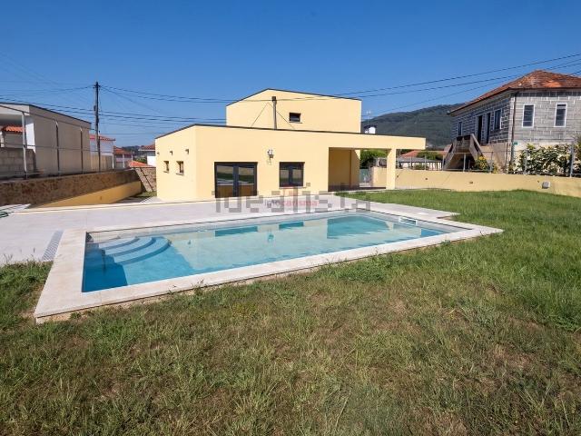 Moradia, Santo Tirso Couto Burgães