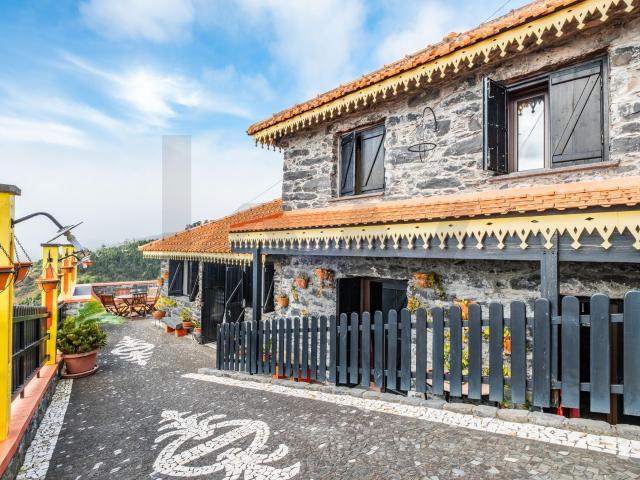 Moradia secular 1857 T3 — Lombo do Autoguia
