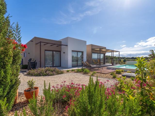 Moradia Semi Geminada T2+1 com Piscina | Pestana Valley Natu. 135m² Estômbar e Parchal