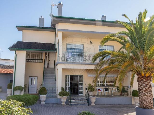 Moradia, Senouras