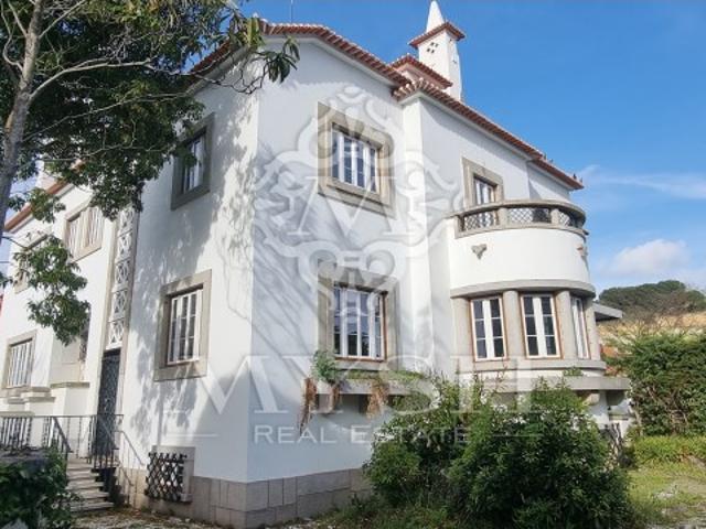 Moradia Senhorial na Av. Almirante Gago Countinho em Lisboa