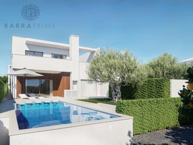Moradia Serena com 4 Quartos e Piscina Privada em Construção. 0m² Santa Bárbara De Nexe