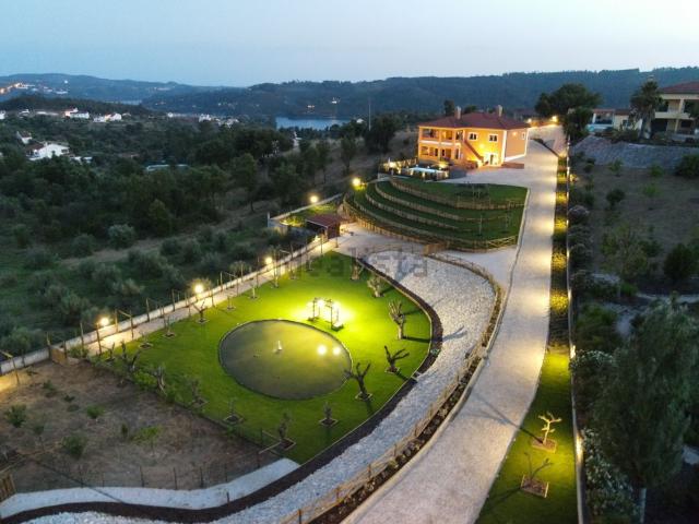 Moradia, Serra e Junceira