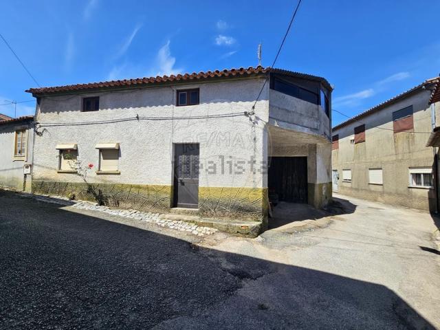 Moradia, Souselas e Botão