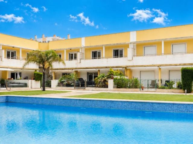 Moradia T4+3 junto à Avenida Marginal, Cascais