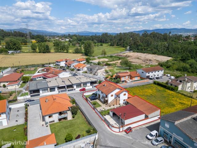 Moradia T4+1 Venda em Lage,Vila Verde