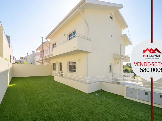 Moradia T4+1 | Vila Nova de Gaia | 3 Frentes | Jardim | Terraço | Garagem 3 Carros