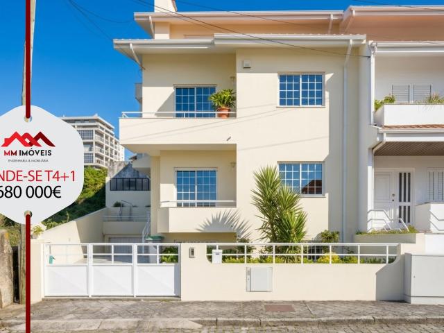 Moradia T4+1 | Vila Nova de Gaia | 3 Frentes | Jardim | Terraço | Garagem 3 Carros
