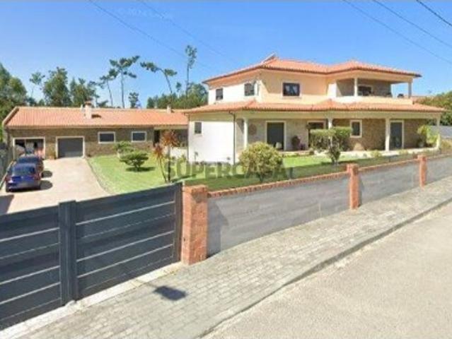 Moradia T4+1 com 2.140 m² de terreno Coimbrão, Leiria