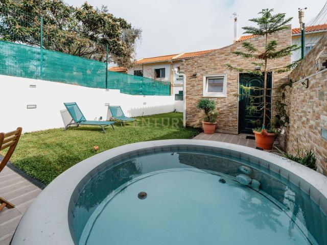 Moradia T4+1 com garagem no Bairro da Petrogal Bobadela