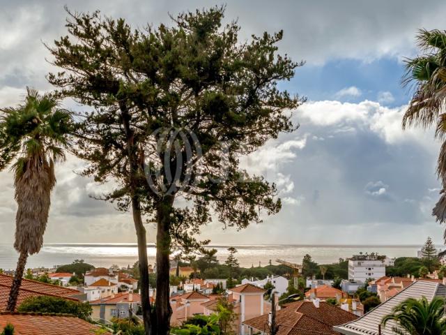 Moradia T4+1 com jardim e garagem, no Estoril, Cascais