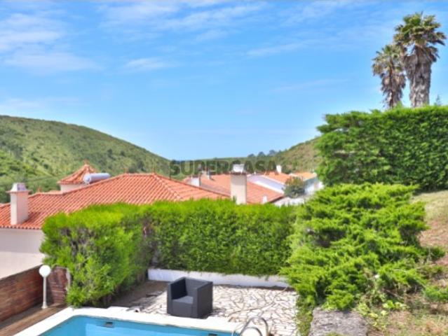 Moradia T4+1 com jardim e piscina exterior Privacidade e excelente iluminação natural Santo Isidoro, Ericeira