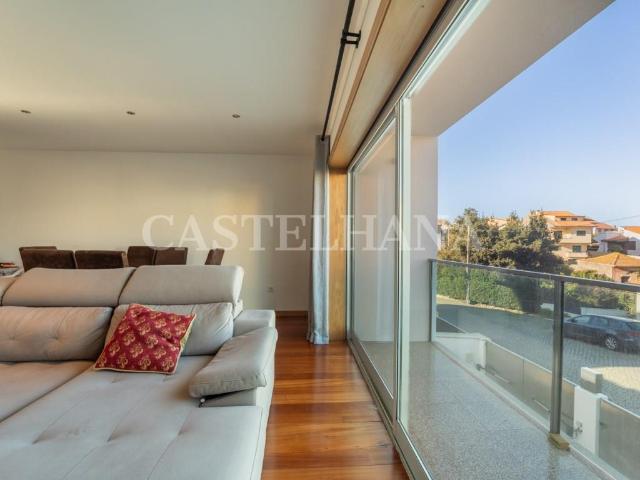 Moradia T4+1 com jardim, terraços e garagem privada, próxima. 208m² Canidelo