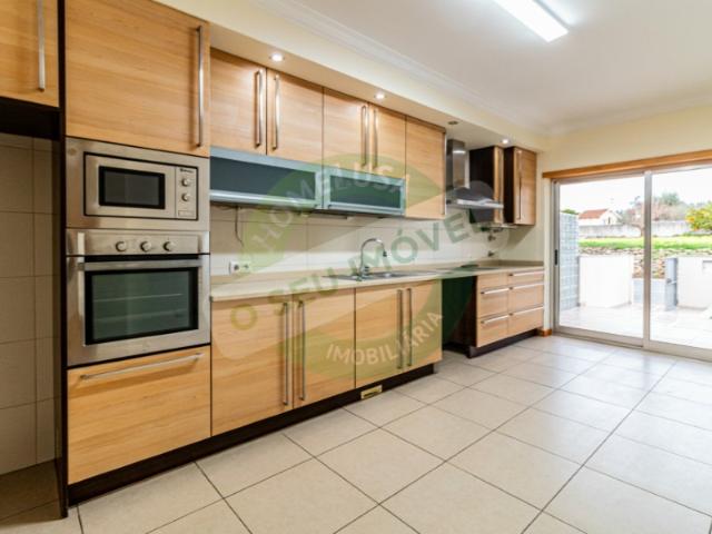 Moradia T4+1 com piscina a 5 minutos de Coimbra