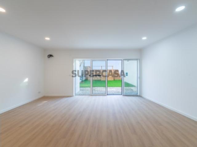 Moradia T4+1 com piscina no Bairro Calçada dos Mestres, Campolide