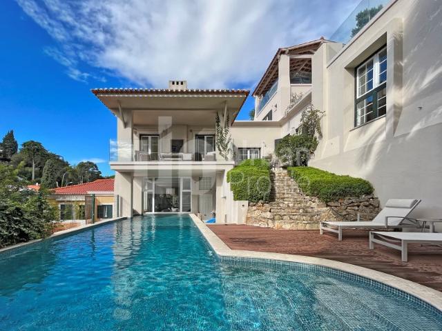 Moradia T4+1 com piscina para venda no Estoril