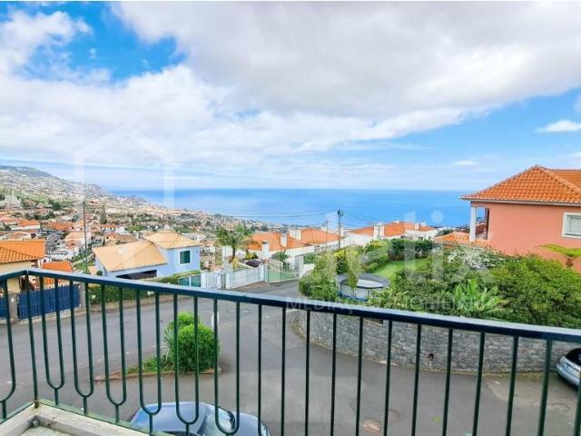 Moradia T4+1 com Vista Mar no Funchal 103m² Monte