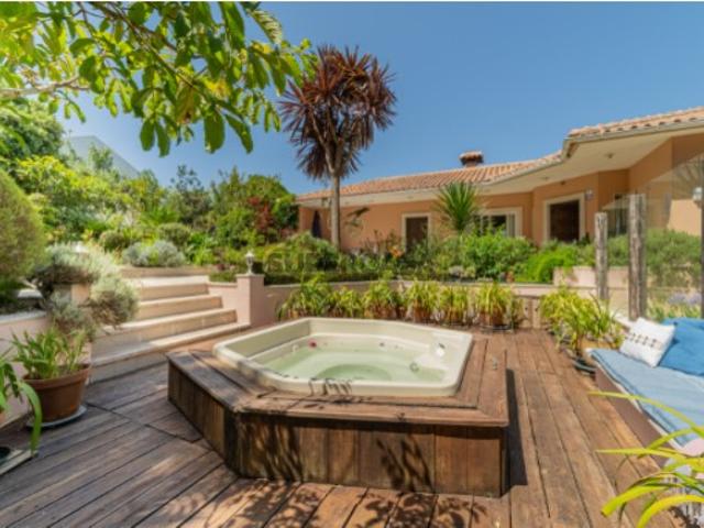 Moradia T4+1 Com vista mar e jardim a 6 minutos da praia de São Julião