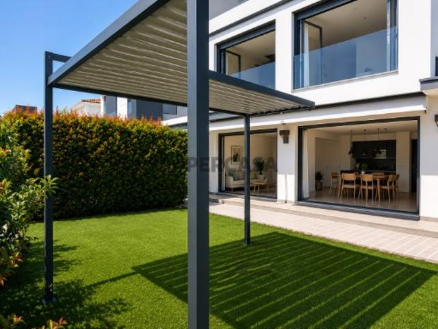 Moradia T4+1, de arquitetura contemporânea em Murches, Cascais